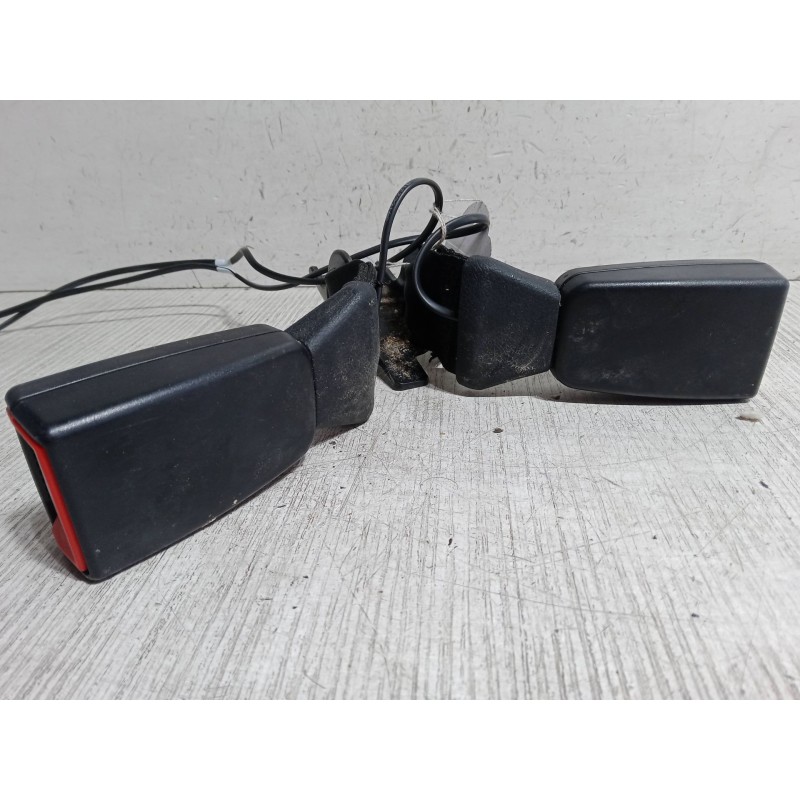 Recambio de anclaje cinturon trasero derecho para citroën c4 cactus 1.2 thp 110 referencia OEM IAM 98059713XT  