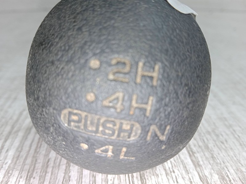 Recambio de pomo palanca cambio para nissan terrano ii (r20) 2.7 td 4wd referencia OEM IAM    Recambio de pomo palanca cambio para nissan terrano ii (r20) 2.7 td 4wd referencia OEM IAM