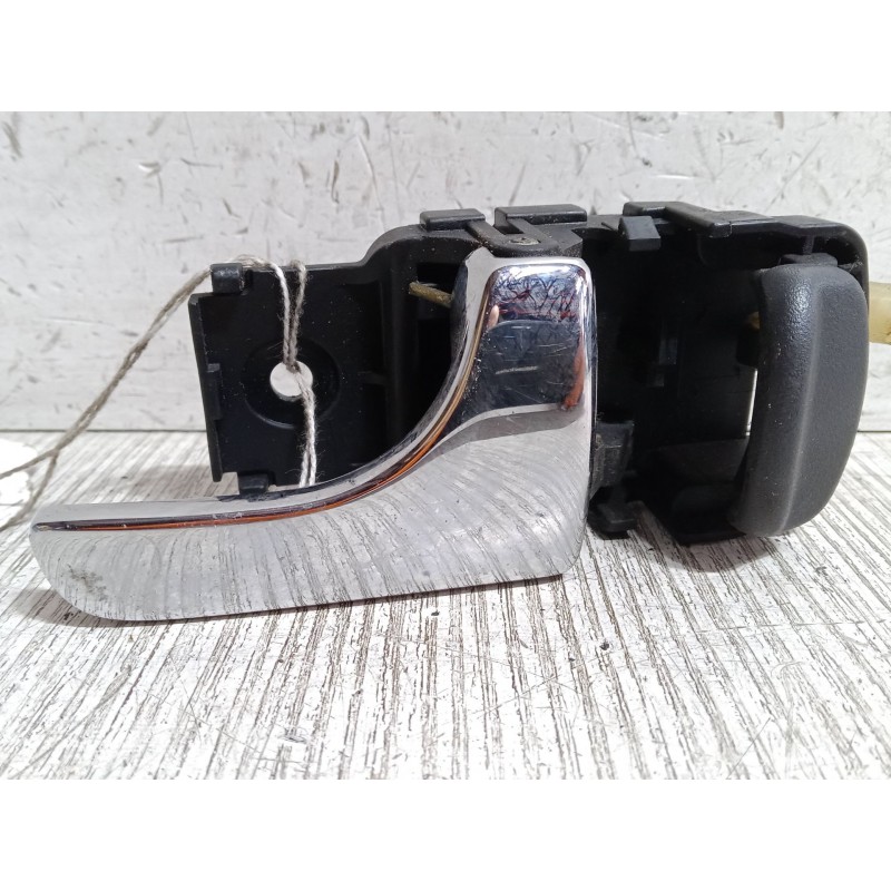 Recambio de maneta interior puerta delantera derecha para nissan terrano ii (r20) 2.7 td 4wd referencia OEM IAM   