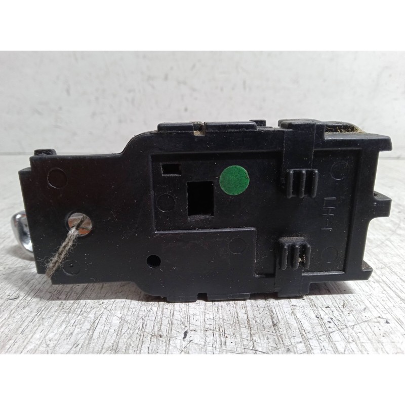 Recambio de maneta interior puerta delantera izquierda para nissan terrano ii (r20) 2.7 td 4wd referencia OEM IAM    Recambio de maneta interior puerta delantera izquierda para nissan terrano ii (r20) 2.7 td 4wd referencia OEM IAM