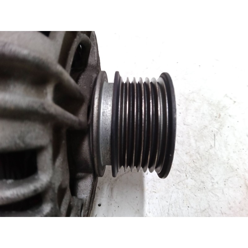 Recambio de alternador para renault clio iii (br0/1, cr0/1) 1.4 16v referencia OEM IAM 7711368458  