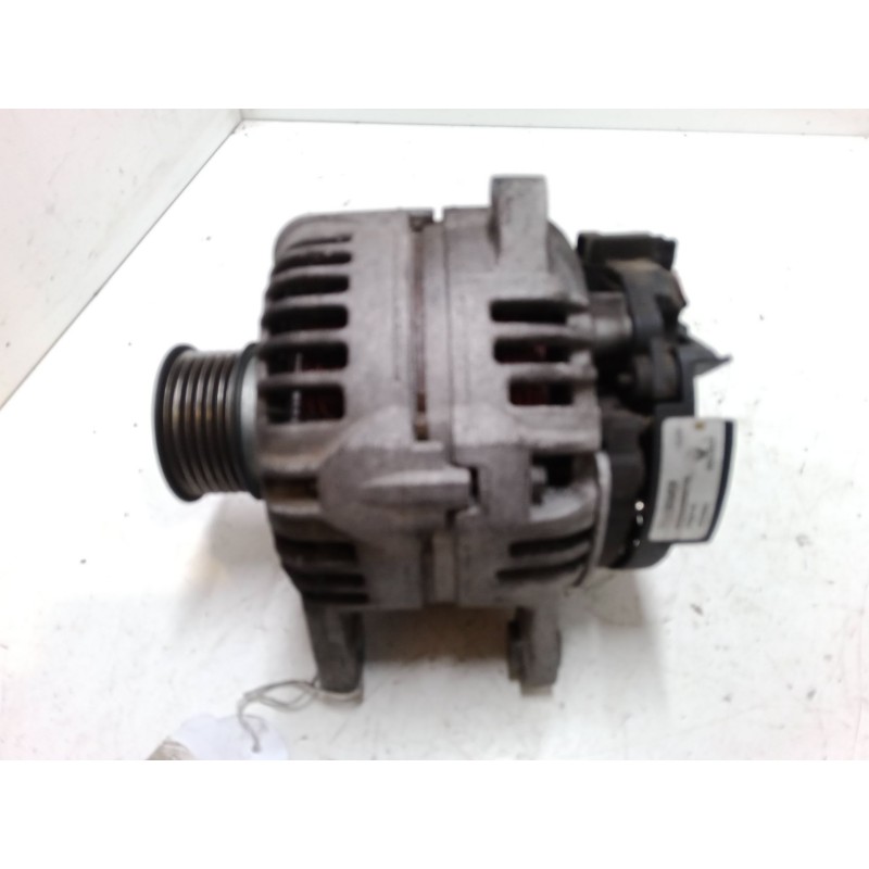 Recambio de alternador para renault clio iii (br0/1, cr0/1) 1.4 16v referencia OEM IAM 7711368458  