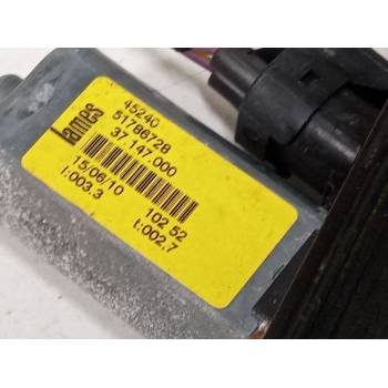 ELEVALUNAS ELECTRICO DELANTERO DERECHO 