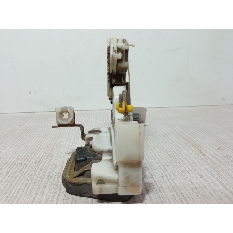 Recambio de cerradura puerta trasera izquierda para nissan micra ii (k11) 1.0 i 16v referencia OEM IAM 8255361U01  