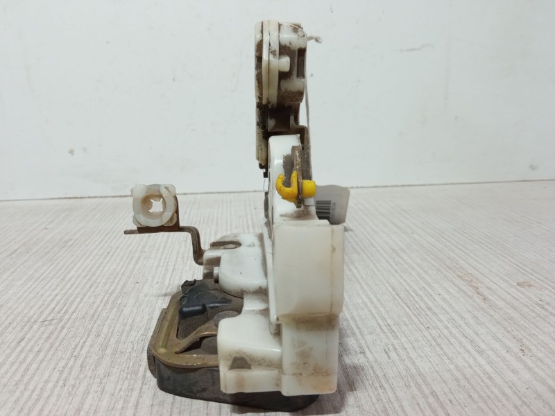 Recambio de cerradura puerta trasera izquierda para nissan micra ii (k11) 1.0 i 16v referencia OEM IAM 8255361U01  