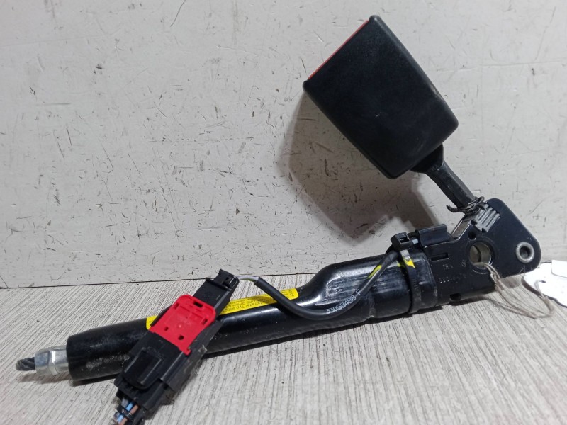 Recambio de anclaje cinturon delantero derecho para renault twingo ii (cn0_) 1.2 16v (cn04, cn0a, cn0b) referencia OEM IAM   