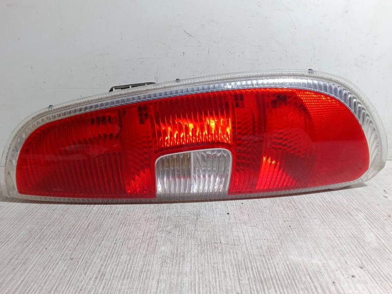 Recambio de piloto trasero derecho para skoda roomster (5j7) 1.4 tdi referencia OEM IAM    Recambio de piloto trasero derecho para skoda roomster (5j7) 1.4 tdi referencia OEM IAM