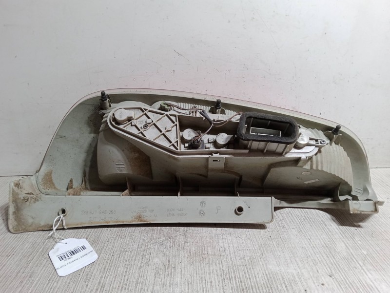 Recambio de piloto trasero derecho para skoda roomster (5j7) 1.4 tdi referencia OEM IAM    Recambio de piloto trasero derecho para skoda roomster (5j7) 1.4 tdi referencia OEM IAM