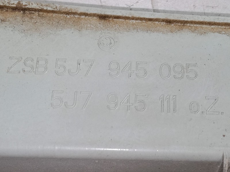 Recambio de piloto trasero izquierdo para skoda roomster (5j7) 1.4 tdi referencia OEM IAM    Recambio de piloto trasero izquierdo para skoda roomster (5j7) 1.4 tdi referencia OEM IAM