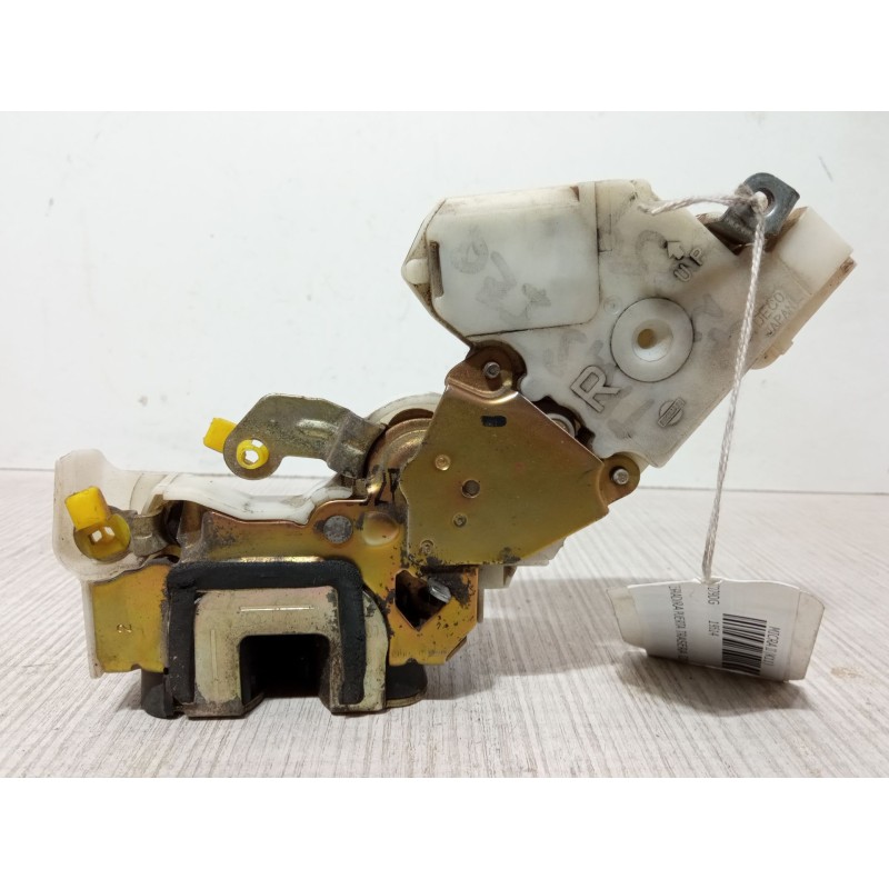 Recambio de cerradura puerta trasera izquierda para nissan micra ii (k11) 1.0 i 16v referencia OEM IAM 8255361U01  