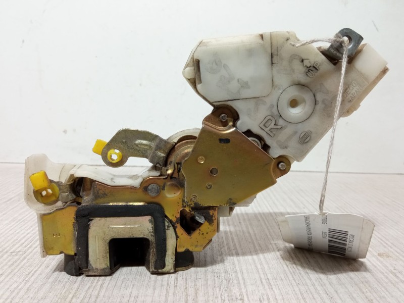 Recambio de cerradura puerta trasera izquierda para nissan micra ii (k11) 1.0 i 16v referencia OEM IAM 8255361U01  