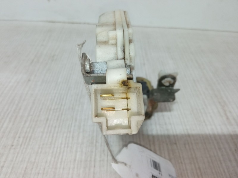 Recambio de cerradura puerta trasera izquierda para nissan micra ii (k11) 1.0 i 16v referencia OEM IAM 8255361U01  