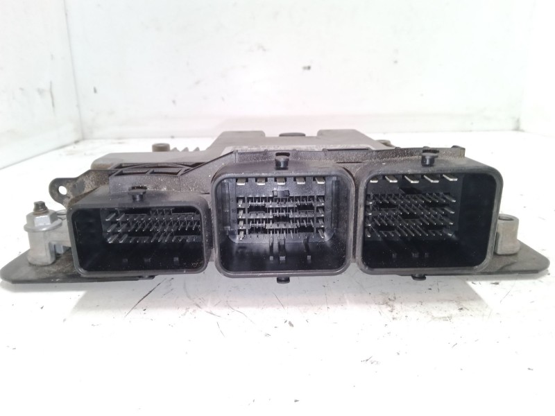 Recambio de centralita motor uce para peugeot partner tepee 1.6 hdi 90 referencia OEM IAM 9805947380  