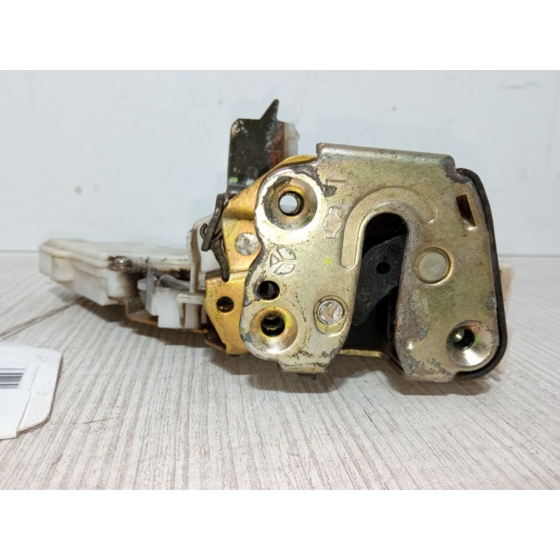 Recambio de cerradura puerta trasera izquierda para nissan micra ii (k11) 1.0 i 16v referencia OEM IAM 8255361U01  