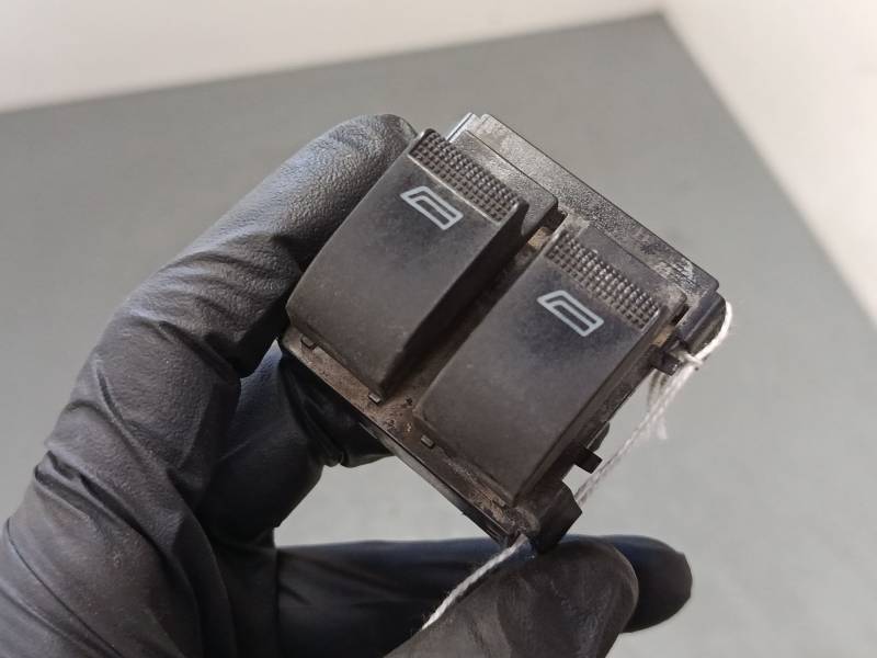 MANDO ELEVALUNAS DELANTERO IZQUIERDO 8L0959851 