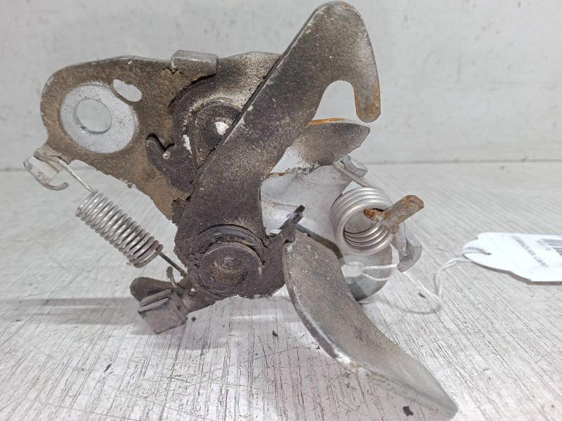 Recambio de cerradura capo para peugeot 206 hatchback (2a/c) 1.4 i referencia OEM IAM    Recambio de cerradura capo para peugeot 206 hatchback (2a/c) 1.4 i referencia OEM IAM