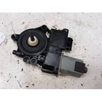MOTOR ELEVALUNA DELANTERO DERECHO 