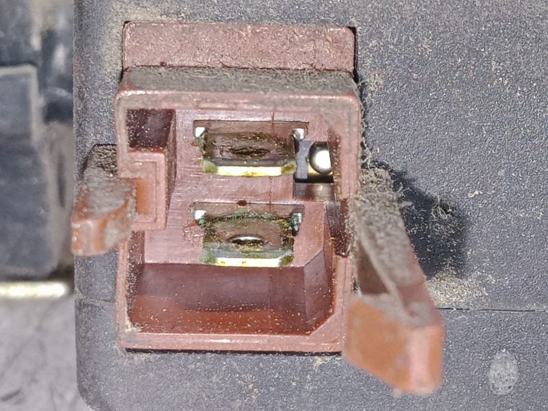 Recambio de cerradura puerta trasera derecha para citroën saxo (s0, s1) 1.5 d referencia OEM IAM    Recambio de cerradura puerta trasera derecha para citroën saxo (s0, s1) 1.5 d referencia OEM IAM