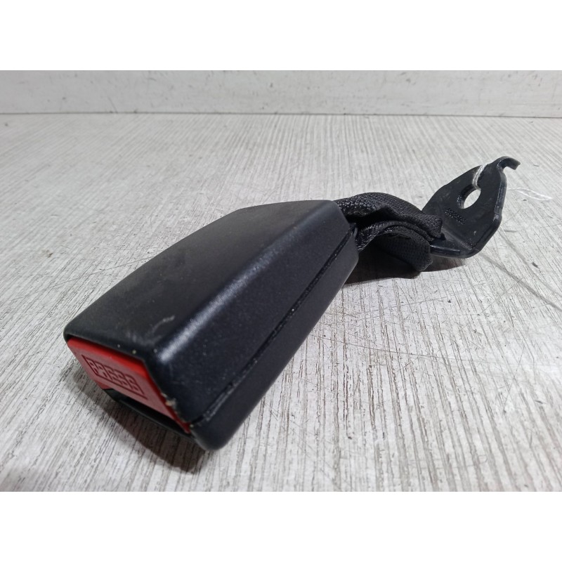 Recambio de anclaje cinturon trasero derecho para renault twingo ii (cn0_) 1.2 16v (cn04, cn0a, cn0b) referencia OEM IAM   