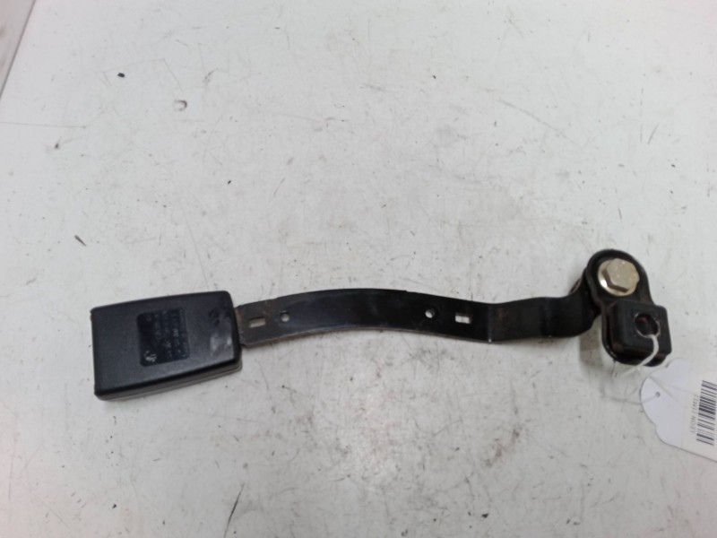 Recambio de anclaje cinturon delantero izquierdo para seat leon (1m1) 1.6 16 v referencia OEM IAM    Recambio de anclaje cinturon delantero izquierdo para seat leon (1m1) 1.6 16 v referencia OEM IAM