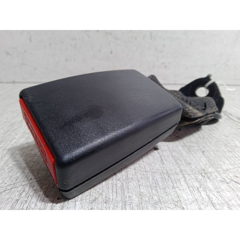 Recambio de anclaje cinturon trasero izquierdo para renault twingo ii (cn0_) 1.2 16v (cn04, cn0a, cn0b) referencia OEM IAM   