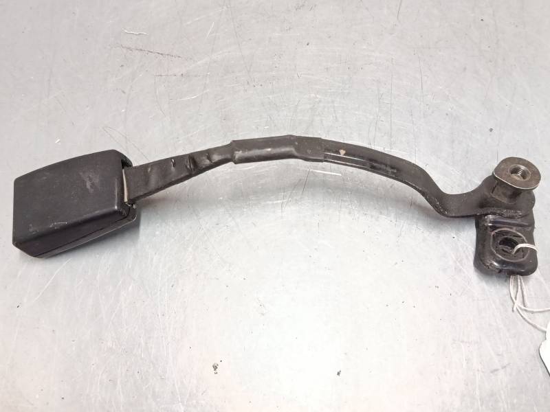 ANCLAJE CINTURON DELANTERO DERECHO 8l0858676 