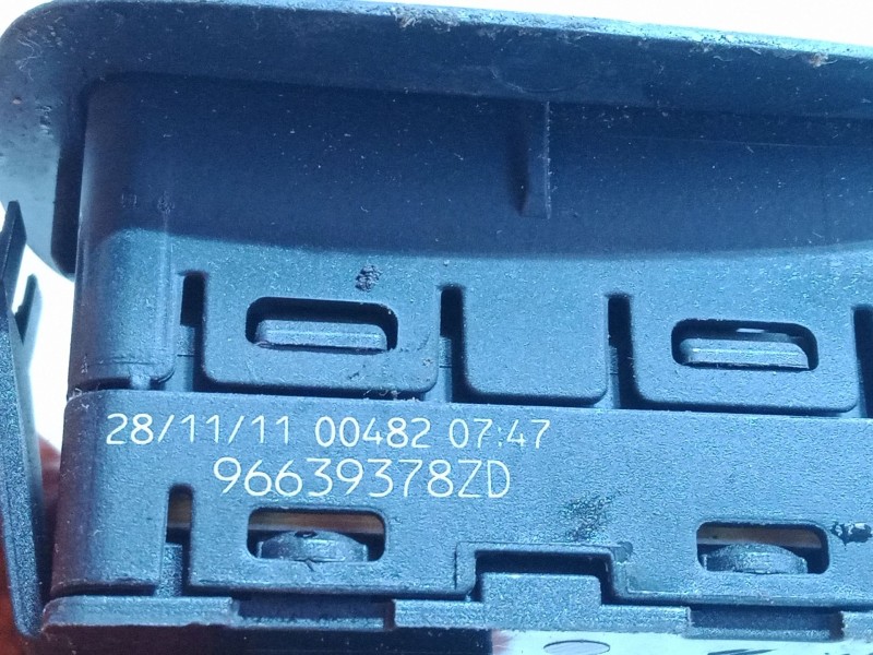 Recambio de mando elevalunas trasero derecho para citroën c4 grand picasso i (ua_) 2.0 hdi 150 referencia OEM IAM 96639378zd  