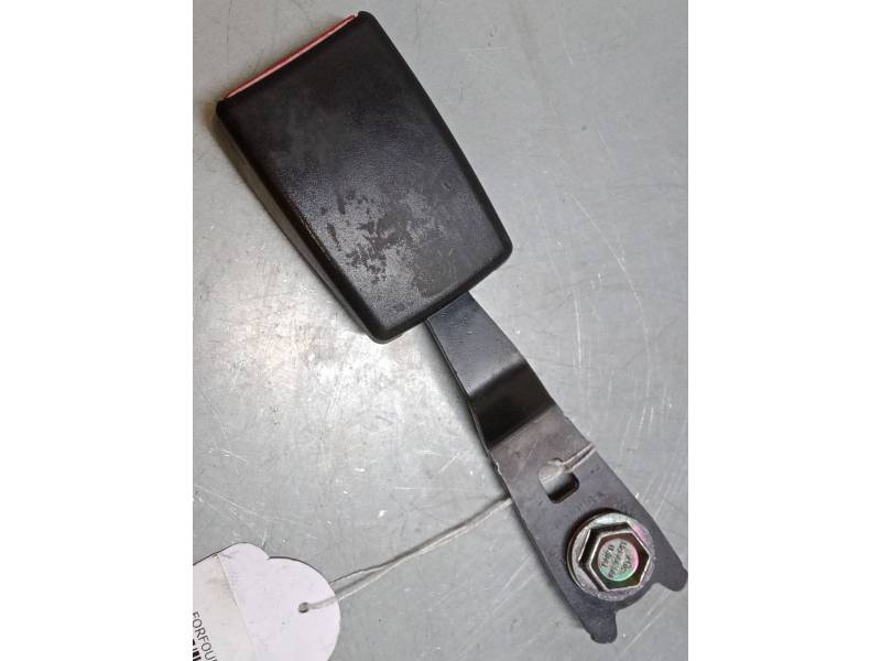 ANCLAJE CINTURON DELANTERO DERECHO 