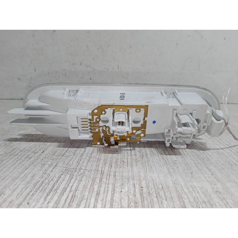 Recambio de luz interior delantera para renault twingo ii (cn0_) 1.2 16v (cn04, cn0a, cn0b) referencia OEM IAM   