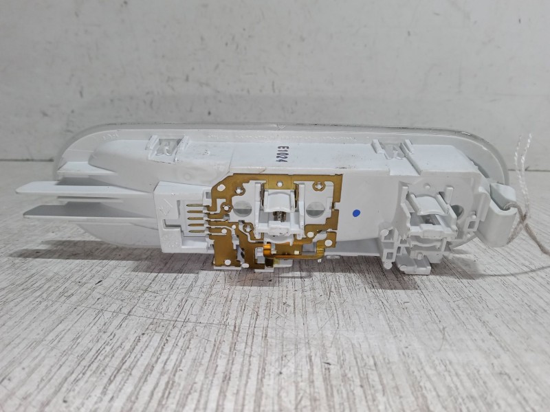 Recambio de luz interior delantera para renault twingo ii (cn0_) 1.2 16v (cn04, cn0a, cn0b) referencia OEM IAM   