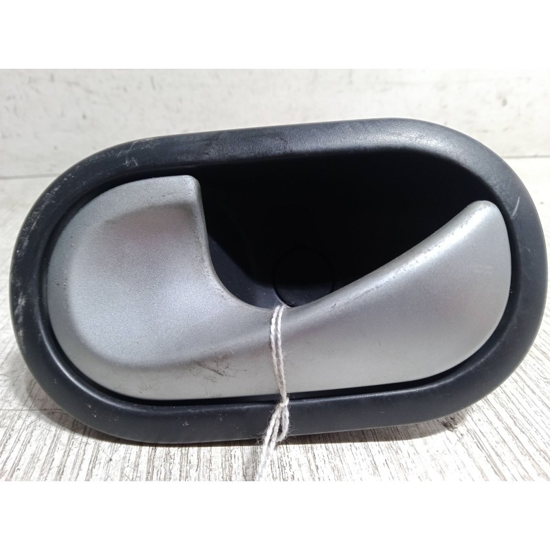 Recambio de maneta interior puerta delantera izquierda para renault twingo ii (cn0_) 1.2 16v (cn04, cn0a, cn0b) referencia OEM I
