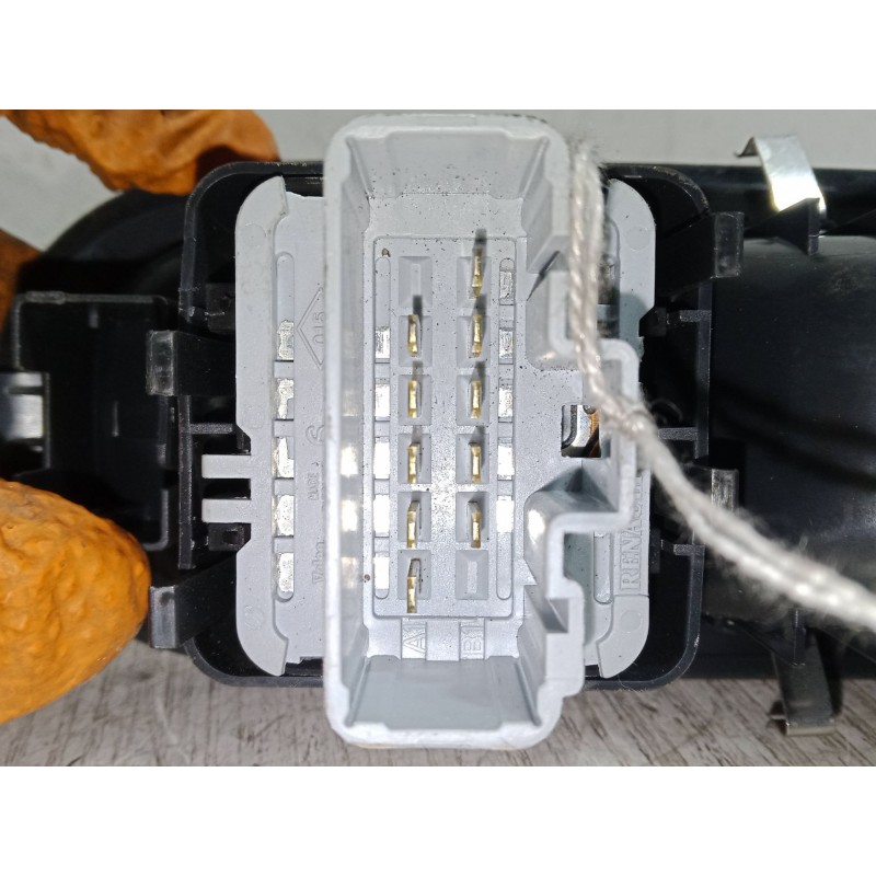 Recambio de mando elevalunas delantero izquierdo para renault twingo ii (cn0_) 1.2 16v (cn04, cn0a, cn0b) referencia OEM IAM   