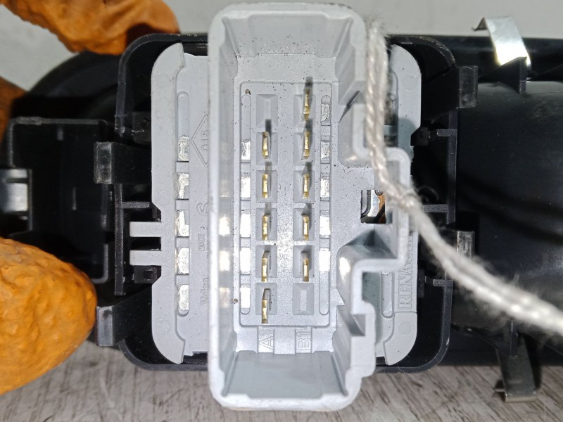 Recambio de mando elevalunas delantero izquierdo para renault twingo ii (cn0_) 1.2 16v (cn04, cn0a, cn0b) referencia OEM IAM   