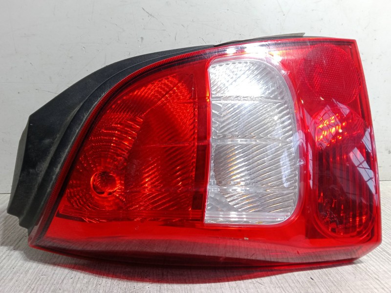 Recambio de piloto trasero izquierdo para renault twingo ii (cn0_) 1.2 16v (cn04, cn0a, cn0b) referencia OEM IAM 8200387888  