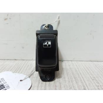 MANDO ELEVALUNAS DELANTERO DERECHO 935811G001 