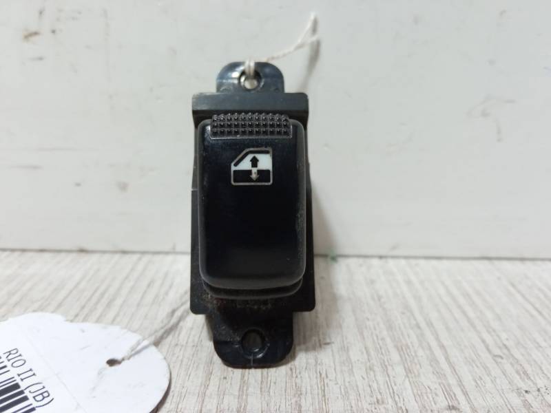 MANDO ELEVALUNAS DELANTERO DERECHO 935811G001 