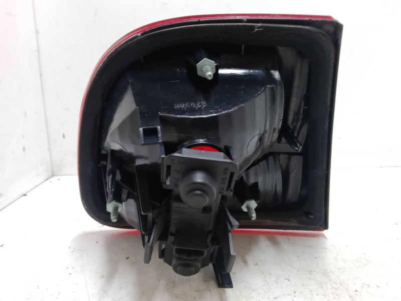 Recambio de piloto trasero porton derecho para seat leon (1m1) 1.6 16 v referencia OEM IAM    Recambio de piloto trasero porton derecho para seat leon (1m1) 1.6 16 v referencia OEM IAM