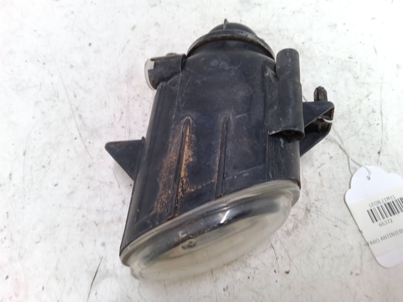 Recambio de faro antiniebla derecho para seat leon (1m1) 1.6 16 v referencia OEM IAM    Recambio de faro antiniebla derecho para seat leon (1m1) 1.6 16 v referencia OEM IAM