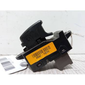 MANDO ELEVALUNAS DELANTERO DERECHO 935811G001 