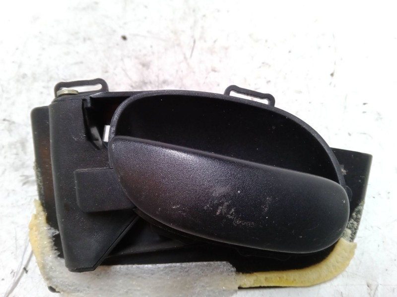 Recambio de maneta interior puerta delantera izquierda para peugeot 206 hatchback (2a/c) 1.4 i referencia OEM IAM    Recambio de maneta interior puerta delantera izquierda para peugeot 206 hatchback (2a/c) 1.4 i referencia OEM IAM