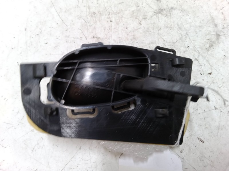 Recambio de maneta interior puerta delantera izquierda para peugeot 206 hatchback (2a/c) 1.4 i referencia OEM IAM    Recambio de maneta interior puerta delantera izquierda para peugeot 206 hatchback (2a/c) 1.4 i referencia OEM IAM