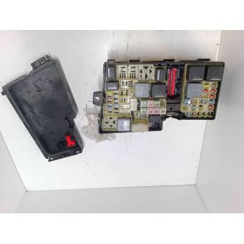 CAJA RELES / FUSIBLES 