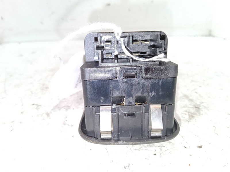 Recambio de mando elevalunas central para peugeot 206 hatchback (2a/c) 1.4 i referencia OEM IAM    Recambio de mando elevalunas central para peugeot 206 hatchback (2a/c) 1.4 i referencia OEM IAM