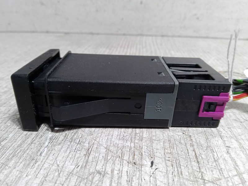 Recambio de warning para volkswagen passat b5.5 (3b3) 1.8 t 20v referencia OEM IAM    Recambio de warning para volkswagen passat b5.5 (3b3) 1.8 t 20v referencia OEM IAM