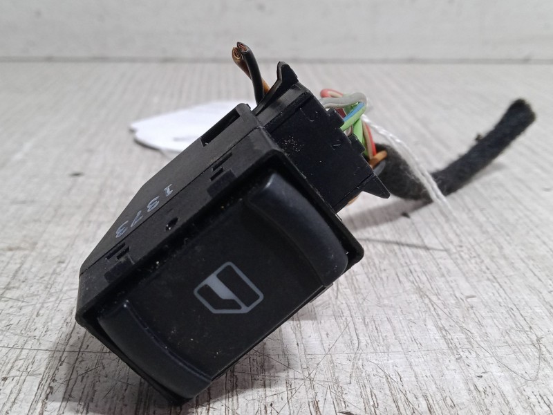 Recambio de mando elevalunas trasero izquierdo para volkswagen passat b5.5 (3b3) 1.8 t 20v referencia OEM IAM    Recambio de mando elevalunas trasero izquierdo para volkswagen passat b5.5 (3b3) 1.8 t 20v referencia OEM IAM