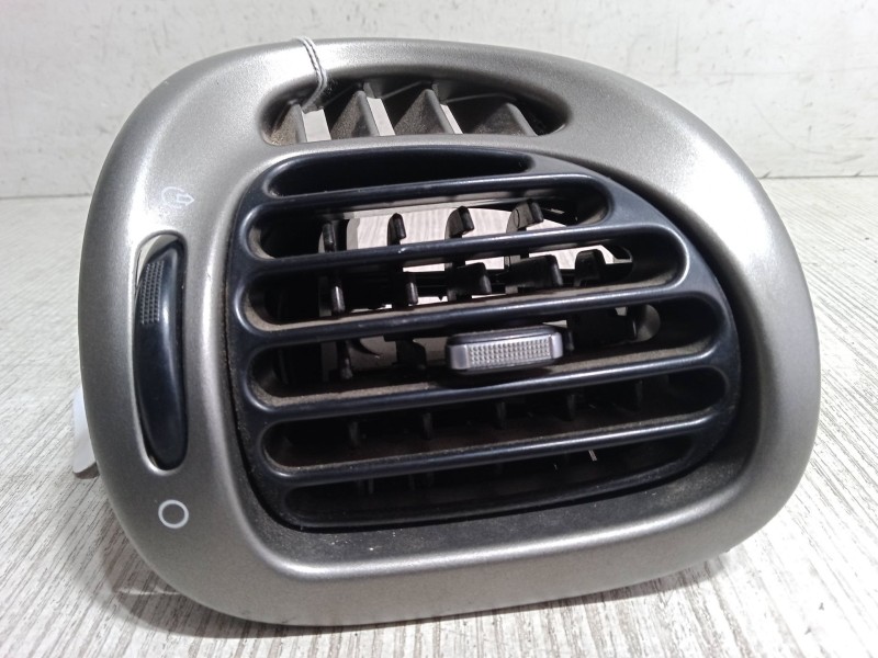 Recambio de aireador derecho para citroën xsara picasso (n68) 2.0 hdi referencia OEM IAM    Recambio de aireador derecho para citroën xsara picasso (n68) 2.0 hdi referencia OEM IAM