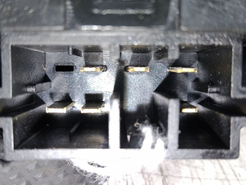 Recambio de mando elevalunas central para peugeot 206 hatchback (2a/c) 1.4 i referencia OEM IAM    Recambio de mando elevalunas central para peugeot 206 hatchback (2a/c) 1.4 i referencia OEM IAM