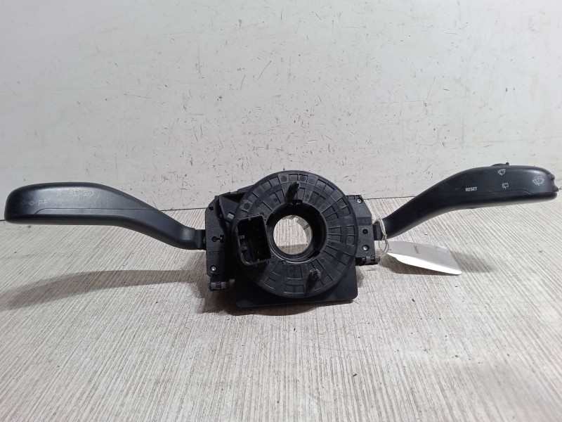 Recambio de mando luces para volkswagen polo iv (9n_, 9a_) 1.4 tdi referencia OEM IAM    Recambio de mando luces para volkswagen polo iv (9n_, 9a_) 1.4 tdi referencia OEM IAM