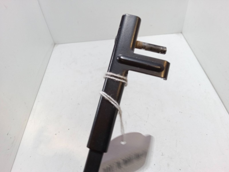 Recambio de brazo limpia delantero izquierdo para volkswagen golf v (1k1) 1.6 referencia OEM IAM   