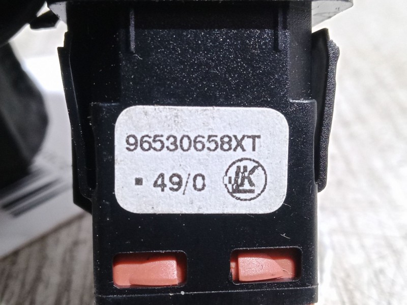 Recambio de boton apertura/cierre deposito para citroën c4 picasso i monospace (ud_) 1.6 hdi referencia OEM IAM 96530658XT  